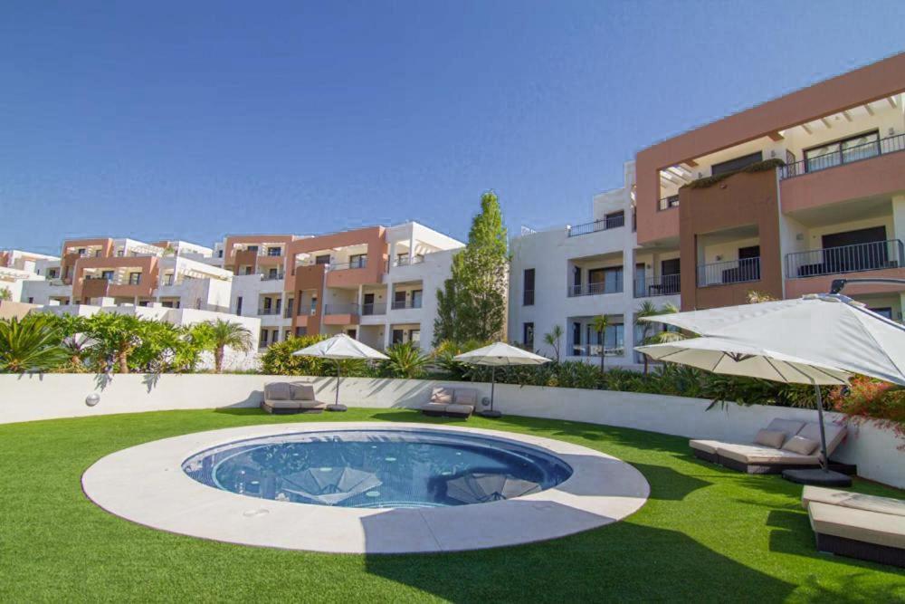 Luxury Spa Resort Marbella 2 Bedroom Sauna Gym Pools Jacuzzi Exterior foto
